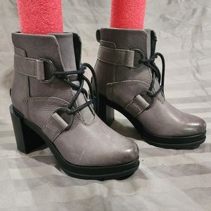 *Sorel brand boots* *size 6 US Women*